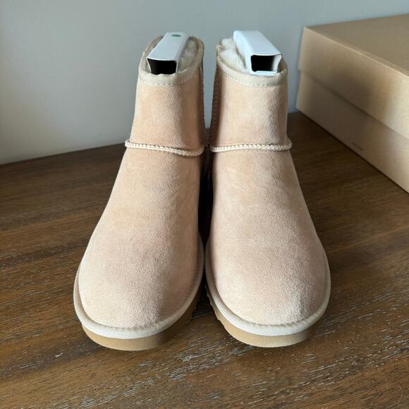 UGG Woman’s Sand Classic Mini II Winter Boots- Size 10 - Picture 2 of 8